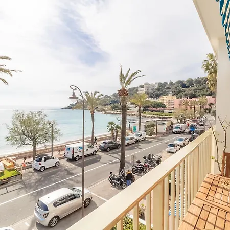 Holiday home Stunning Beachfront With Parking *
